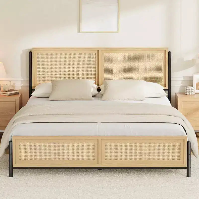 Struttura letto matrimoniale/king size Boho con testiera e pediera in rattan naturale, letto a piattaforma in legno senza bisogno di molle, silenzioso