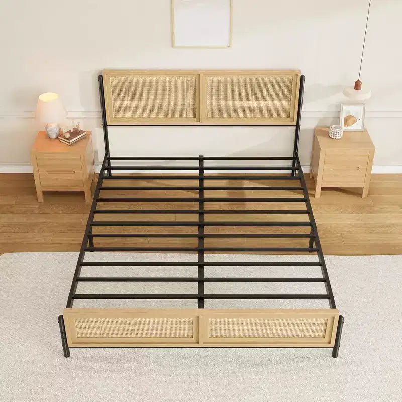 Struttura letto matrimoniale/king size Boho con testiera e pediera in rattan naturale, letto a piattaforma in legno senza bisogno di molle, silenzioso