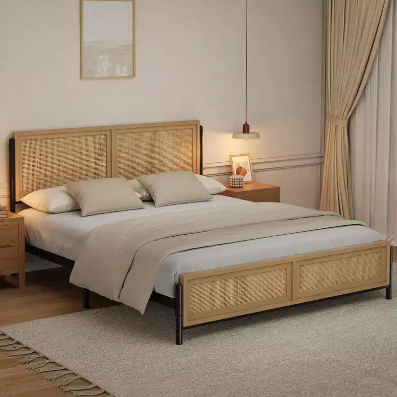 Struttura letto matrimoniale/king size Boho con testiera e pediera in rattan naturale, letto a piattaforma in legno senza bisogno di molle, silenzioso
