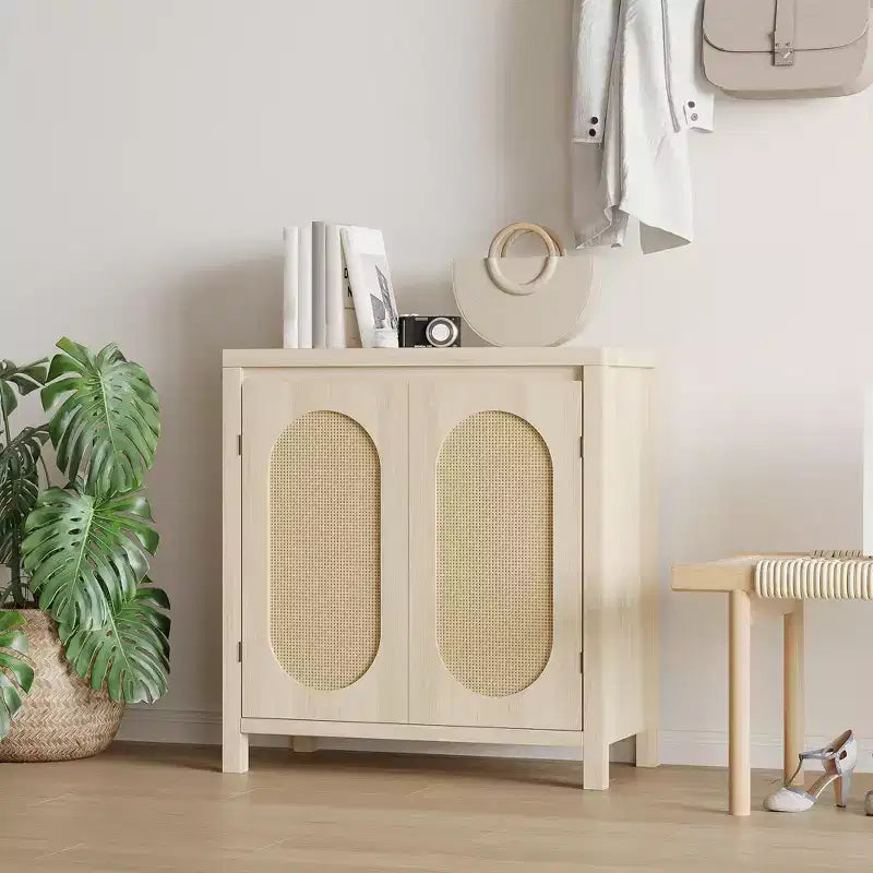 Credenza moderna con mobiletto in rattan, ripiani regolabili e ante, piccolo mobiletto in stile bohémien