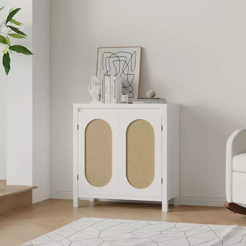 Credenza moderna con mobiletto in rattan, ripiani regolabili e ante, piccolo mobiletto in stile bohémien