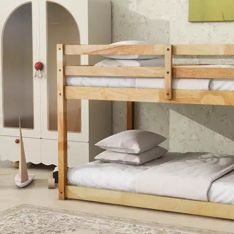 Letto a castello a pavimento 77,3IN per due materassi singoli con scaletta, letto singolo con ringhiera e doghe rinforzate, struttura letto per camera dei bambini, sala giochi, naturale