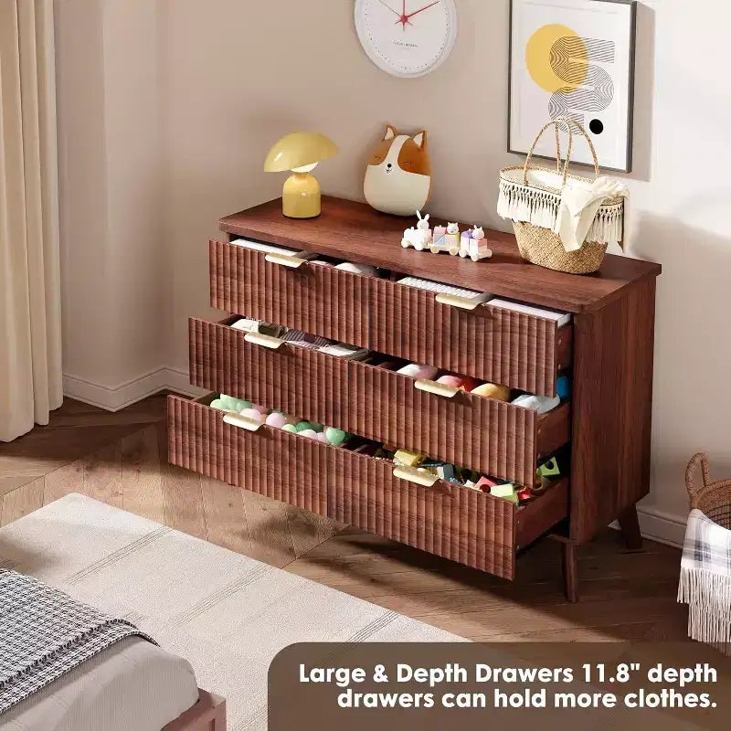 Cassettiera scanalata con 6 cassetti, comò moderno in legno con design curvo per la camera da letto