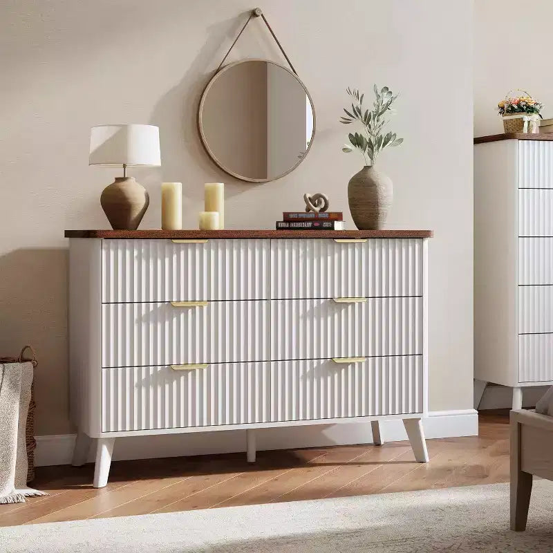 Cassettiera scanalata con 6 cassetti, comò moderno in legno con design curvo per la camera da letto