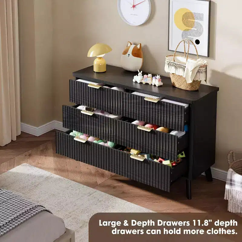 Cassettiera scanalata con 6 cassetti, comò moderno in legno con design curvo per la camera da letto