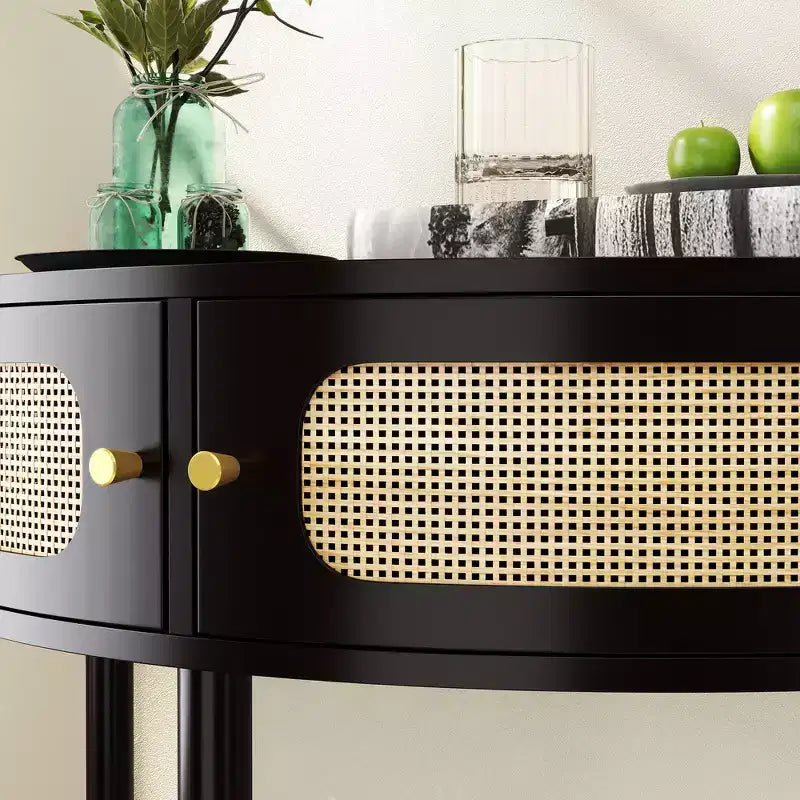 Elegante Tavolino Terminale Semicircolare con 2 Armadietti in Rattan e Ripiano Inferiore per Soggiorno, Camera da Letto, Corridoio