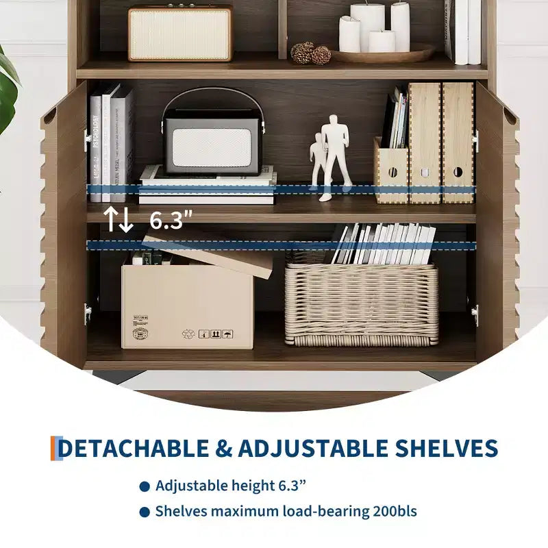 Mensole regolabili, Cucina, Ingresso, Credenza buffet con ante scanalate e spazio di archiviazione.
